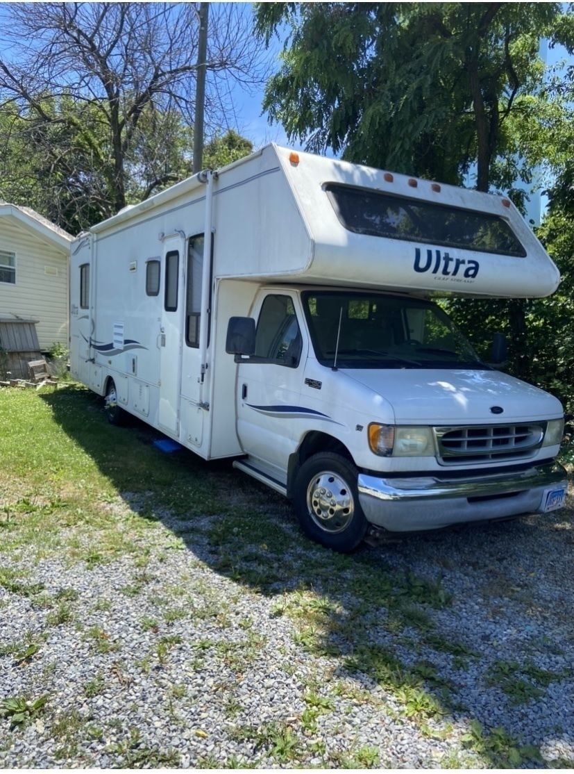 2003 Gulf Stream Ford Class C Motorhome for rent in Hollins, VA - RVnGO