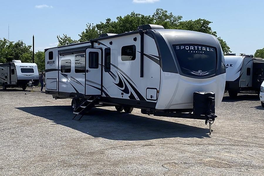 2027 Venture Rv 343VIB Travel Trailer for rent in Fort Worth, TX - RVnGO
