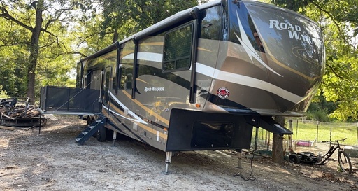 2018 Heartland 427 Road warrior Toy Hauler for rent in Auburn, KS