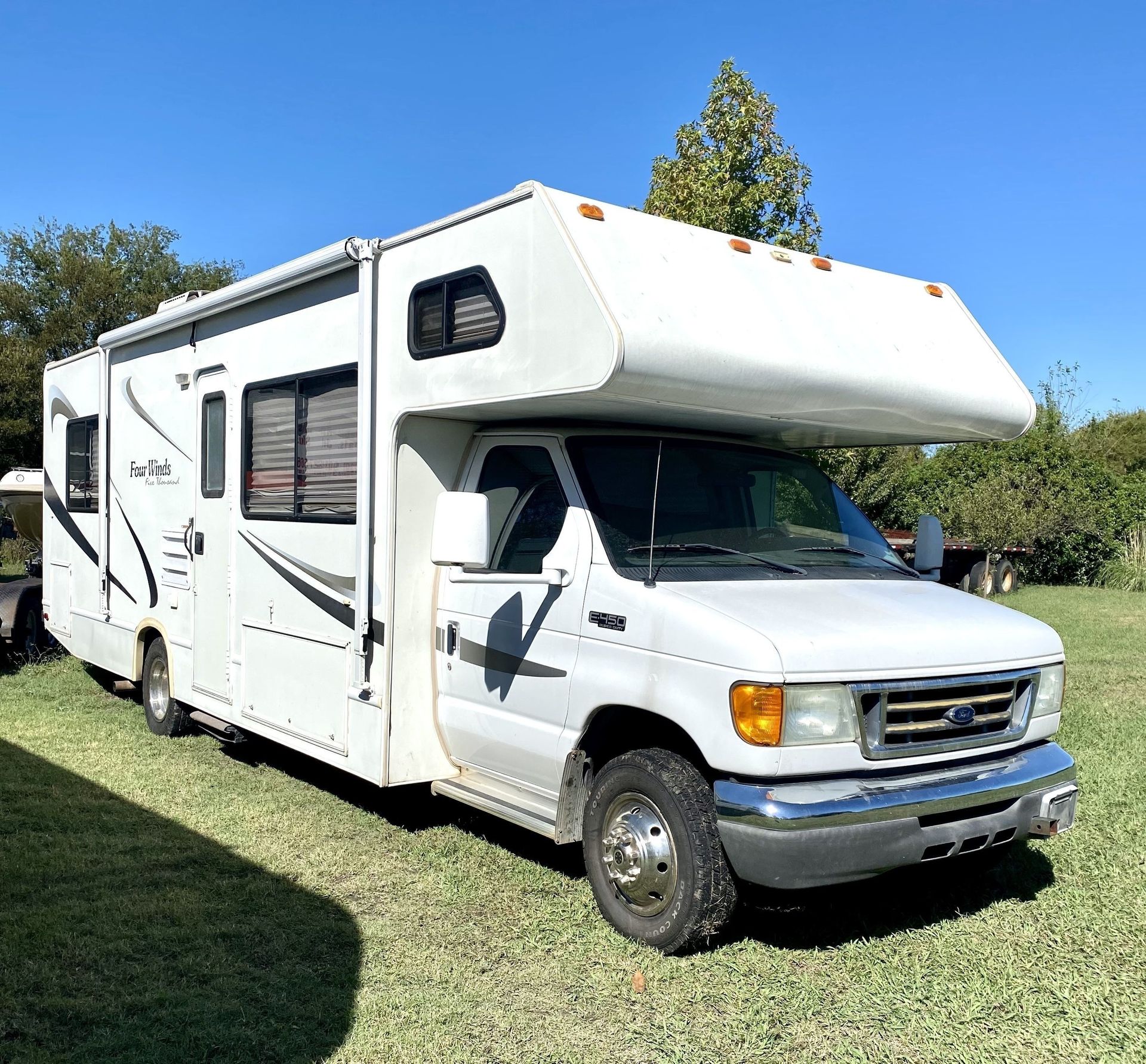 2005 Thor Motor Coach Four Winds Class C Motorhome for rent in Denison, TX - RVnGO