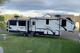 Fifth Wheel main photo thumbnail