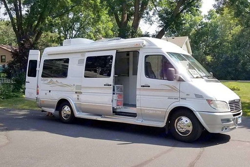 Mercedes/Freighliner Sprinter Leisure Travel Free Spirit