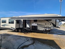 Fifth Wheel main photo thumbnail