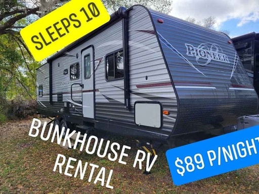 Spacious Family Bunkhouse: sleeps 10, fully loaded for adventure!