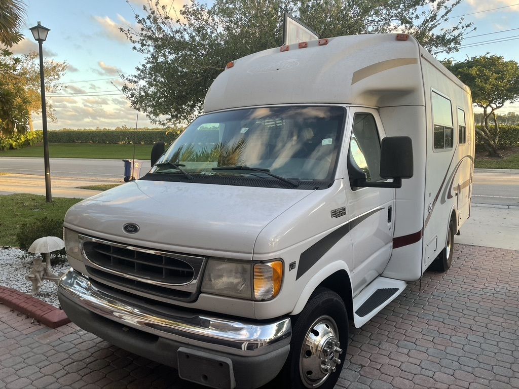 2001 R-Vision Trail Lite Class B Motorhome for rent in Pembroke Pines, FL - RVnGO