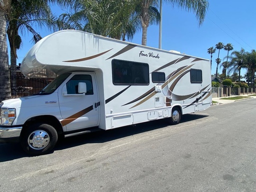 2019 Class C Thor Four Winds! Unlimited Miles and Generator!