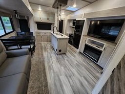 Fifth Wheel main photo thumbnail