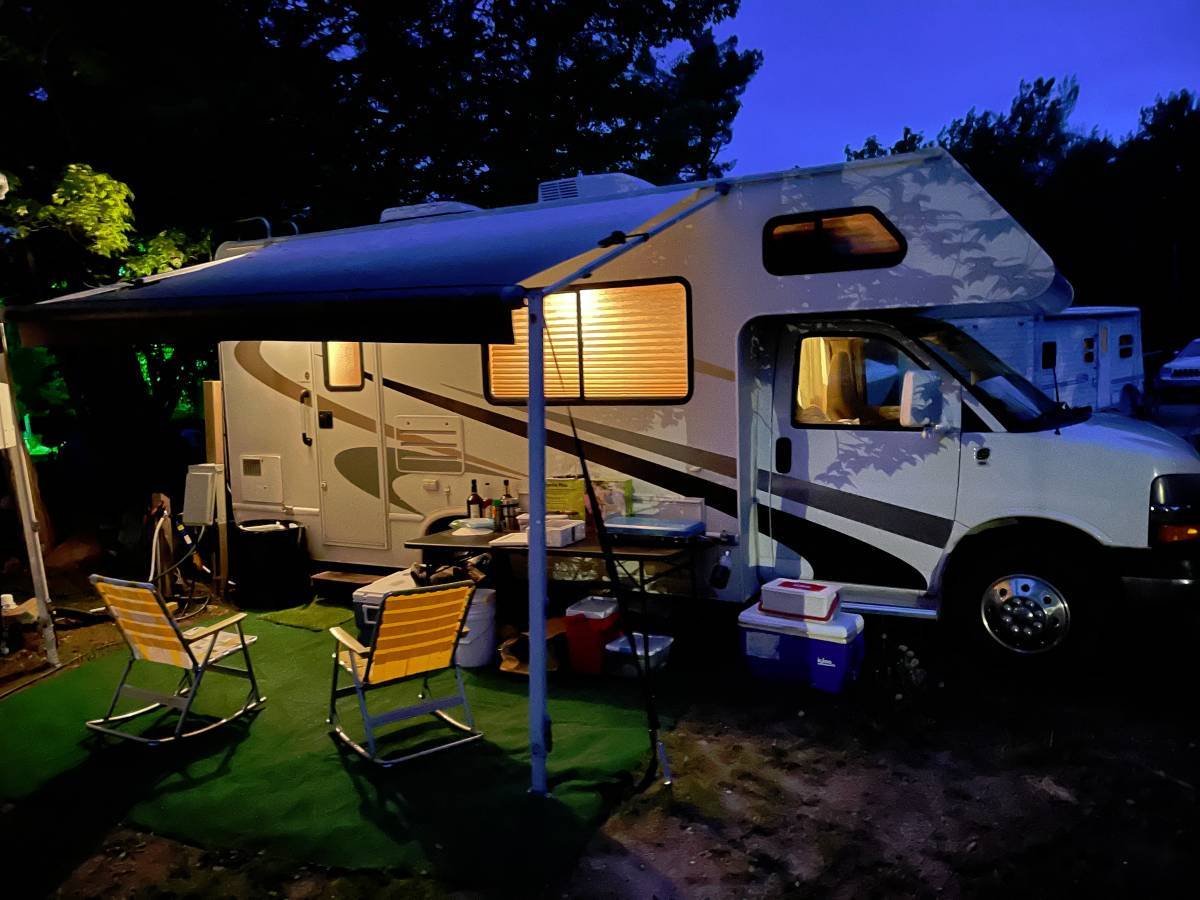 2008 Four Winds Château Sport Class C Motorhome for rent in Oshkosh, WI - RVnGO