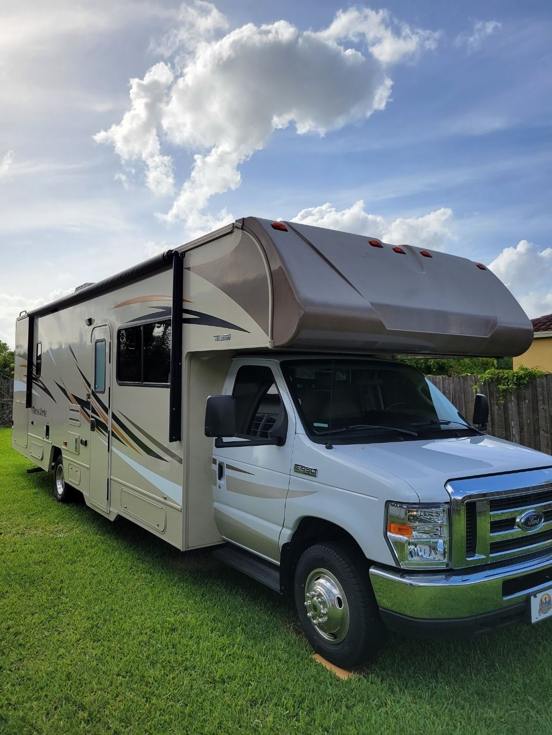 2019 Winnebago Minnie winnie Class C Motorhome for rent in Homestead, FL - RVnGO
