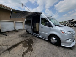 Class B Motorhome main photo thumbnail