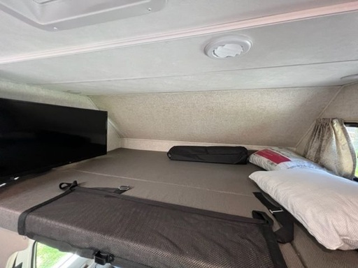 *RARE FIND* 32ft Fully Equipped RV | Sleeps up to 6