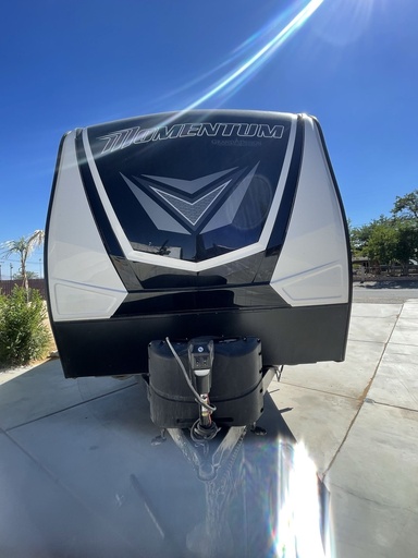 Beautiful toy hauler with 2 bathrooms