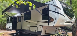Fifth Wheel main photo thumbnail