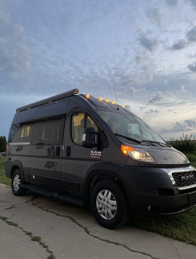 NEW Fully Loaded OFF-Grid Capable with A/C 2022 Thor Rize 18m