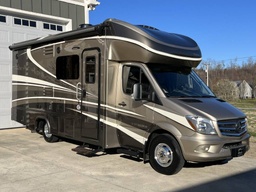 Class C Motorhome main photo thumbnail