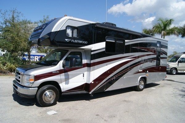 2012 Fleetwood Jamburee 28Z Class C Motorhome for rent in Redding, CA - RVnGO