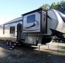 Fifth Wheel main photo thumbnail