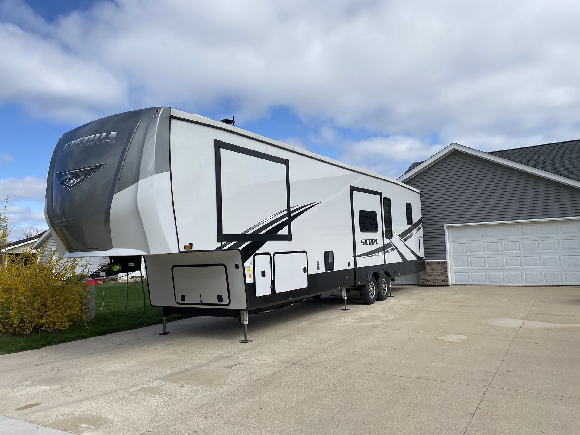 2021 Forest River Sierra 39BARK Fifth Wheel for rent in Monticello, IA - RVnGO