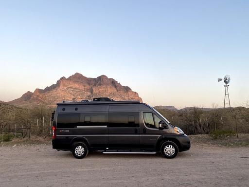 CAMPER VAN
