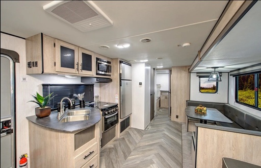 30.0 Prowler 300BH Travel Trailer RV Rental in Pensacola