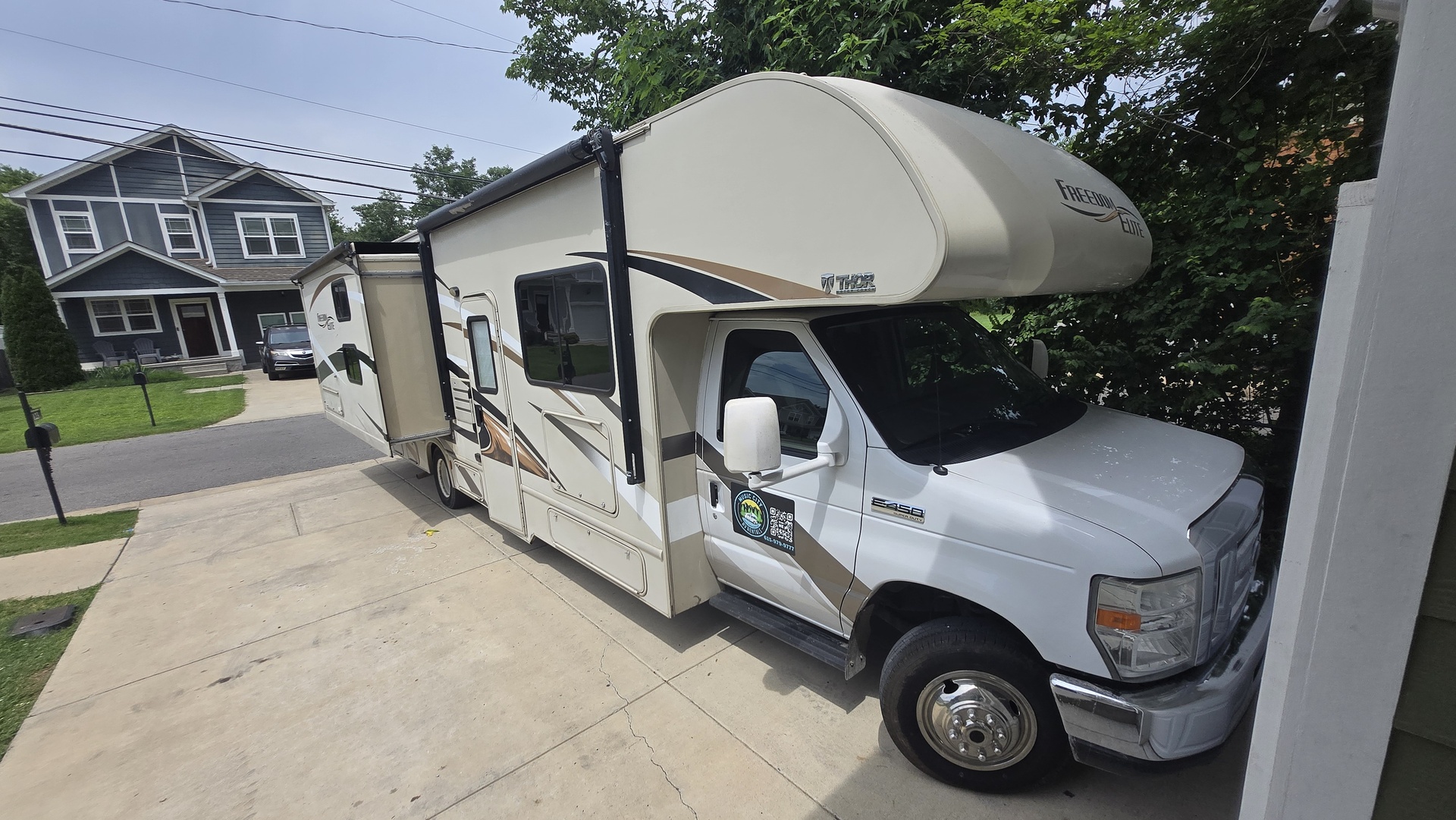 2017 Thor Motor Coach 30 FE Class C Motorhome for rent in Hendersonville, TN - RVnGO