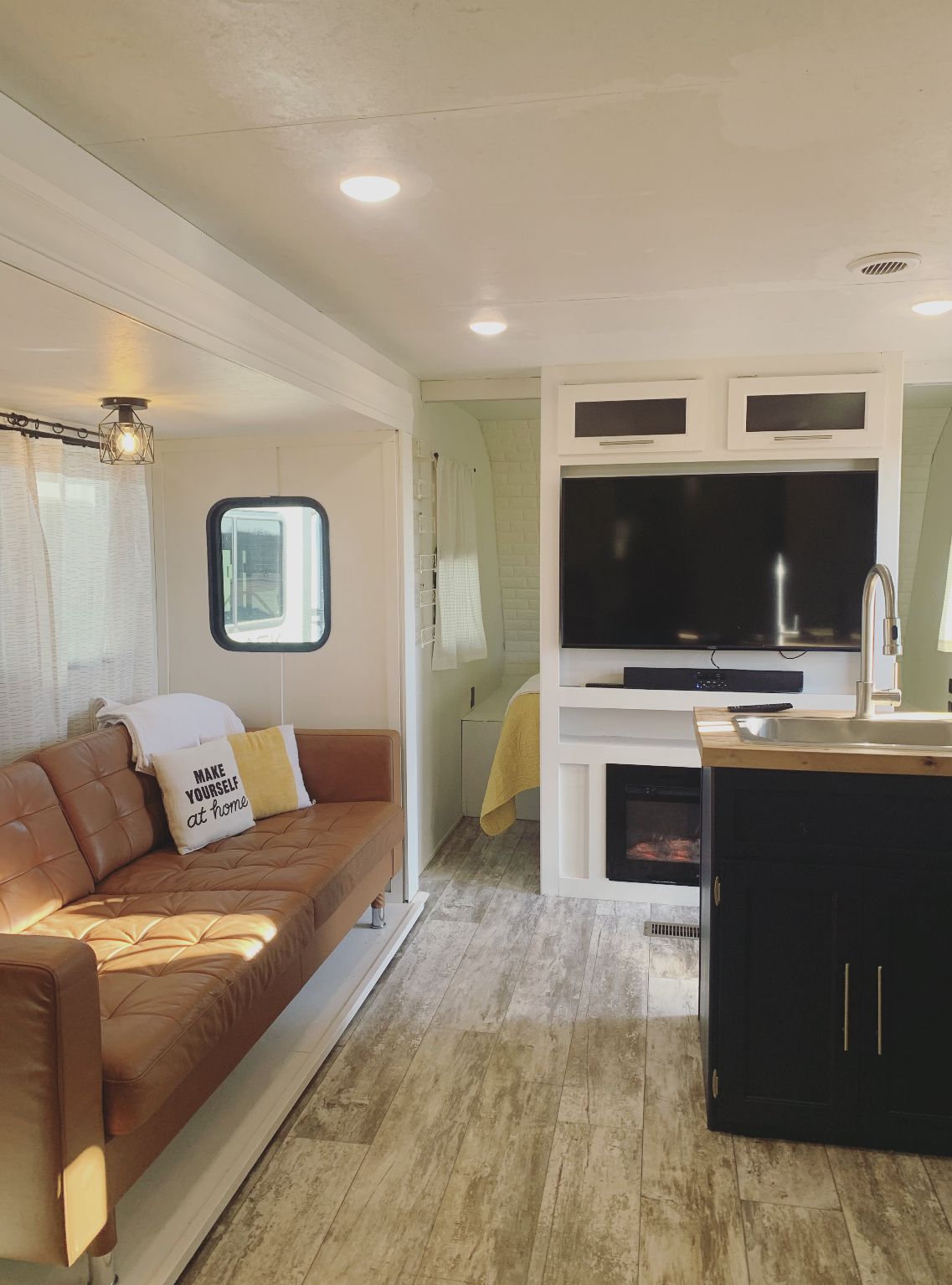 2019 Crossroads ZINGER 328SB Travel Trailer for rent in Earlsboro, OK - RVnGO