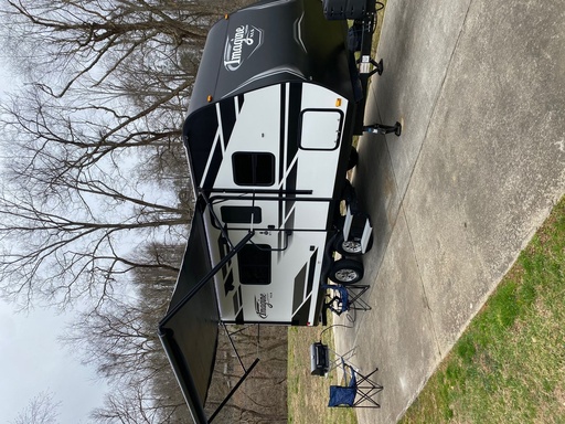 Cozy Cub -- 18' Rear Bath -- The Best Little Rig in the Smokies