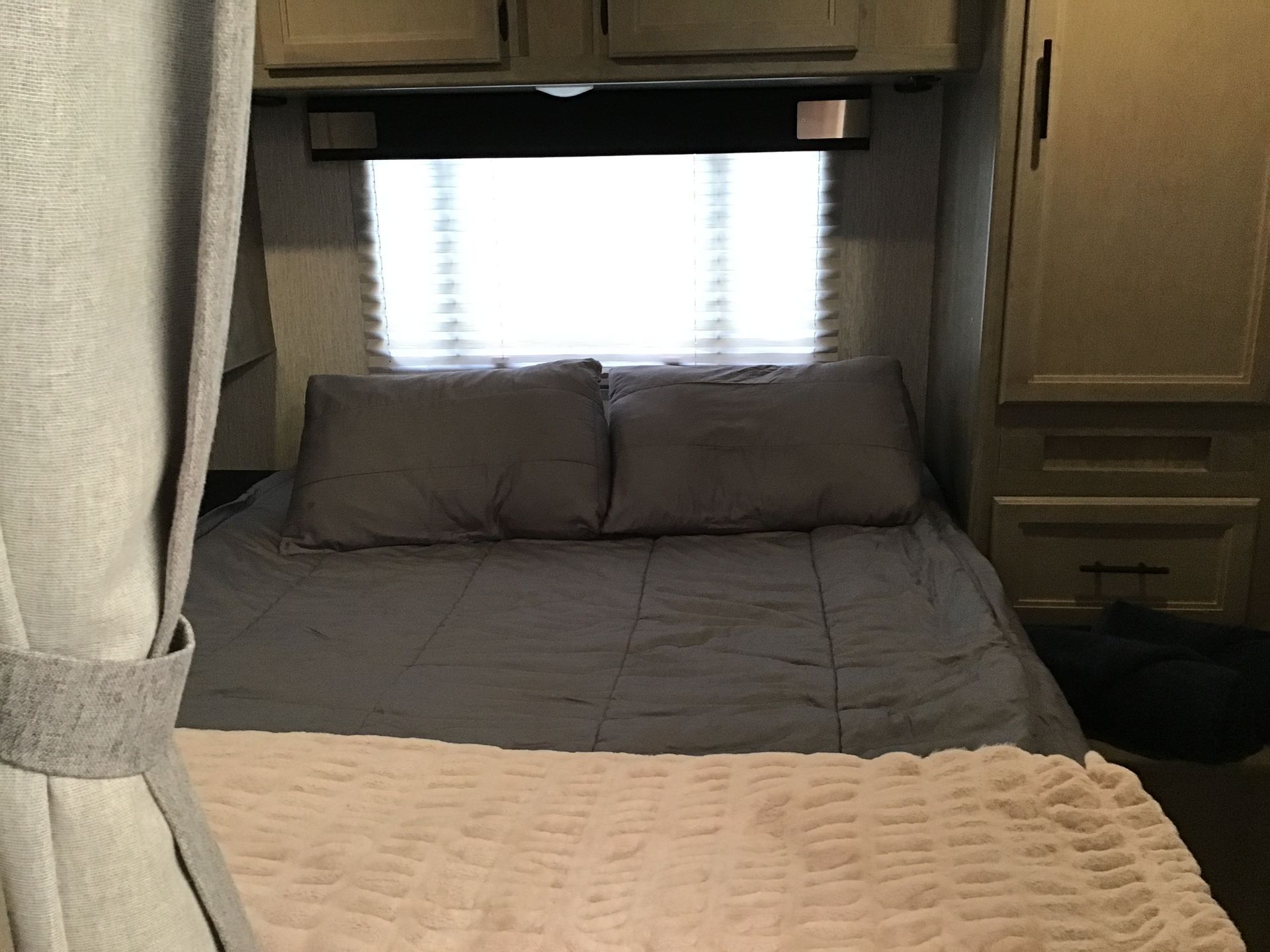 2022 Freelander Coachmen Class C Motorhome for rent in Peoria, AZ - RVnGO