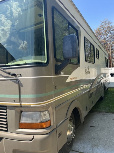 Sleeps 6 people beautiful RV