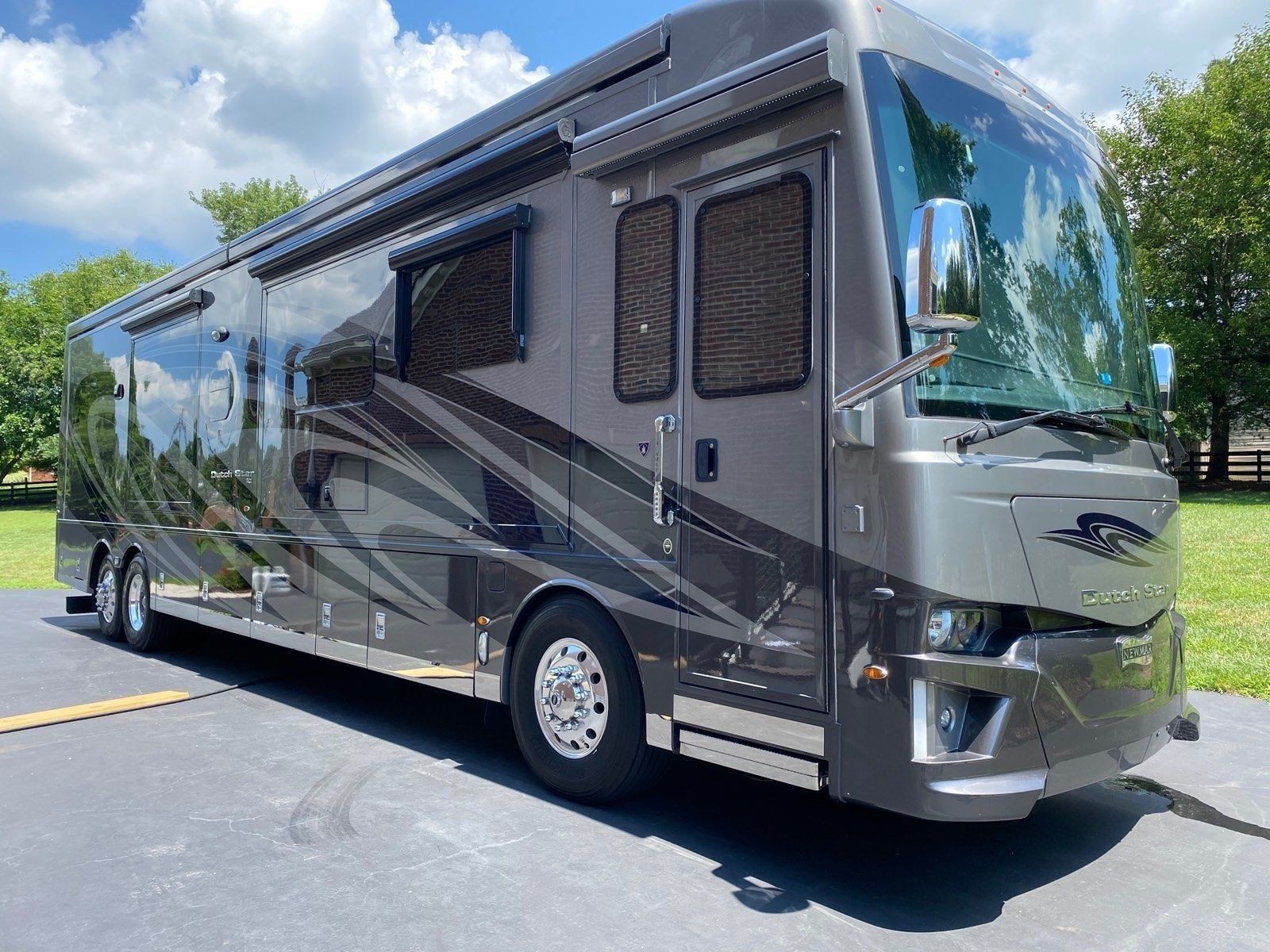 2019 Newmar dutchstar Class A Motorhome for rent in Cathedral City, CA - RVnGO