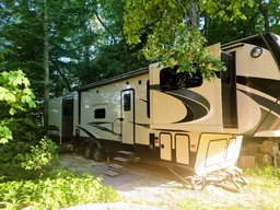 Fifth Wheel main photo thumbnail