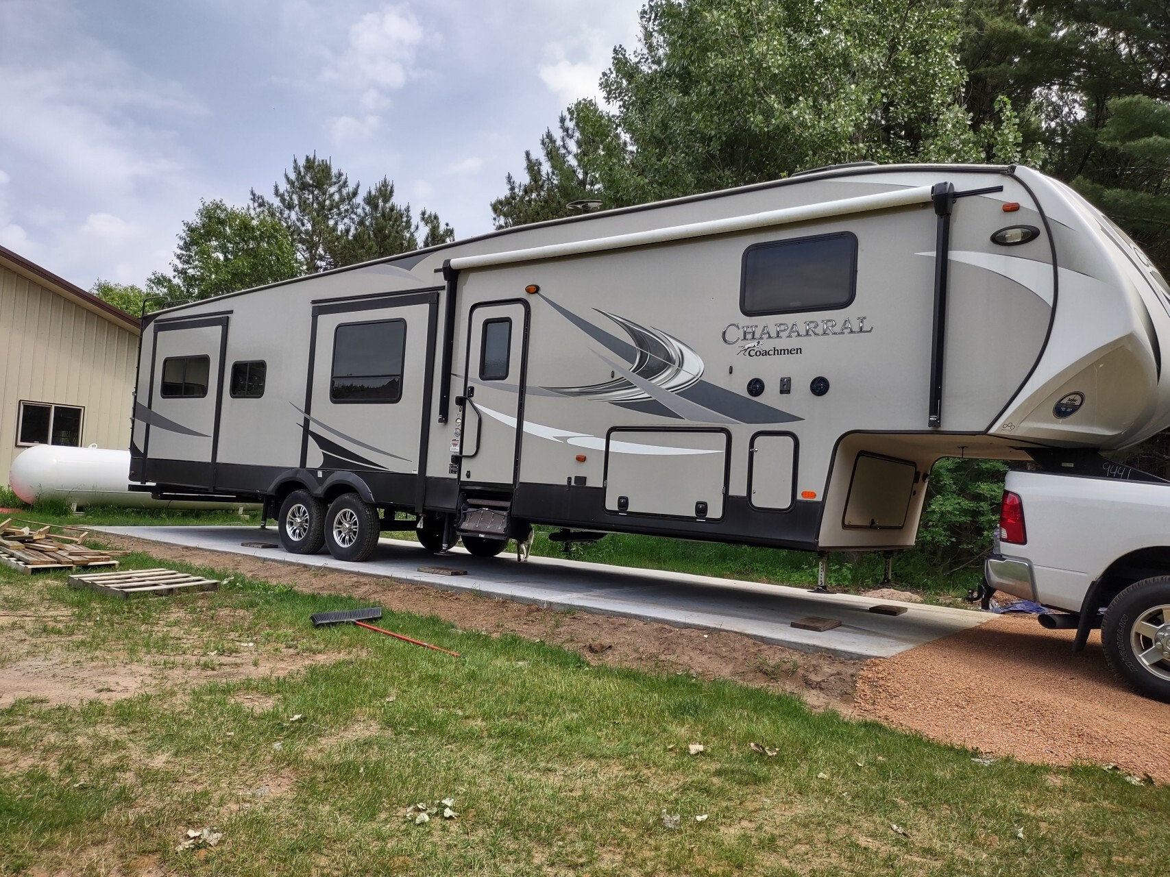 2018 Coachmen Chaparral 381RL Fifth Wheel for rent in Oostburg, WI - RVnGO
