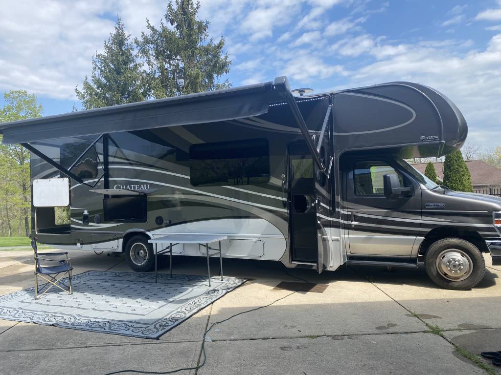 2018 Thor Motor Coach Chateau 31Y Class C Motorhome for rent in Seattle, WA - RVnGO