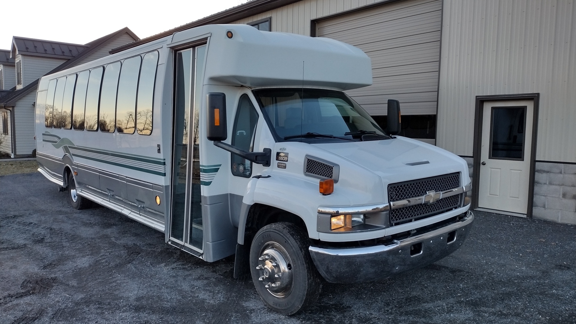 2006 Chevrolet 5500 Class C Motorhome for rent in Lititz, PA - RVnGO