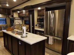 Fifth Wheel main photo thumbnail
