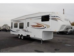 Fifth Wheel main photo thumbnail