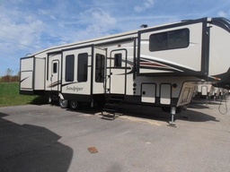 Fifth Wheel main photo thumbnail