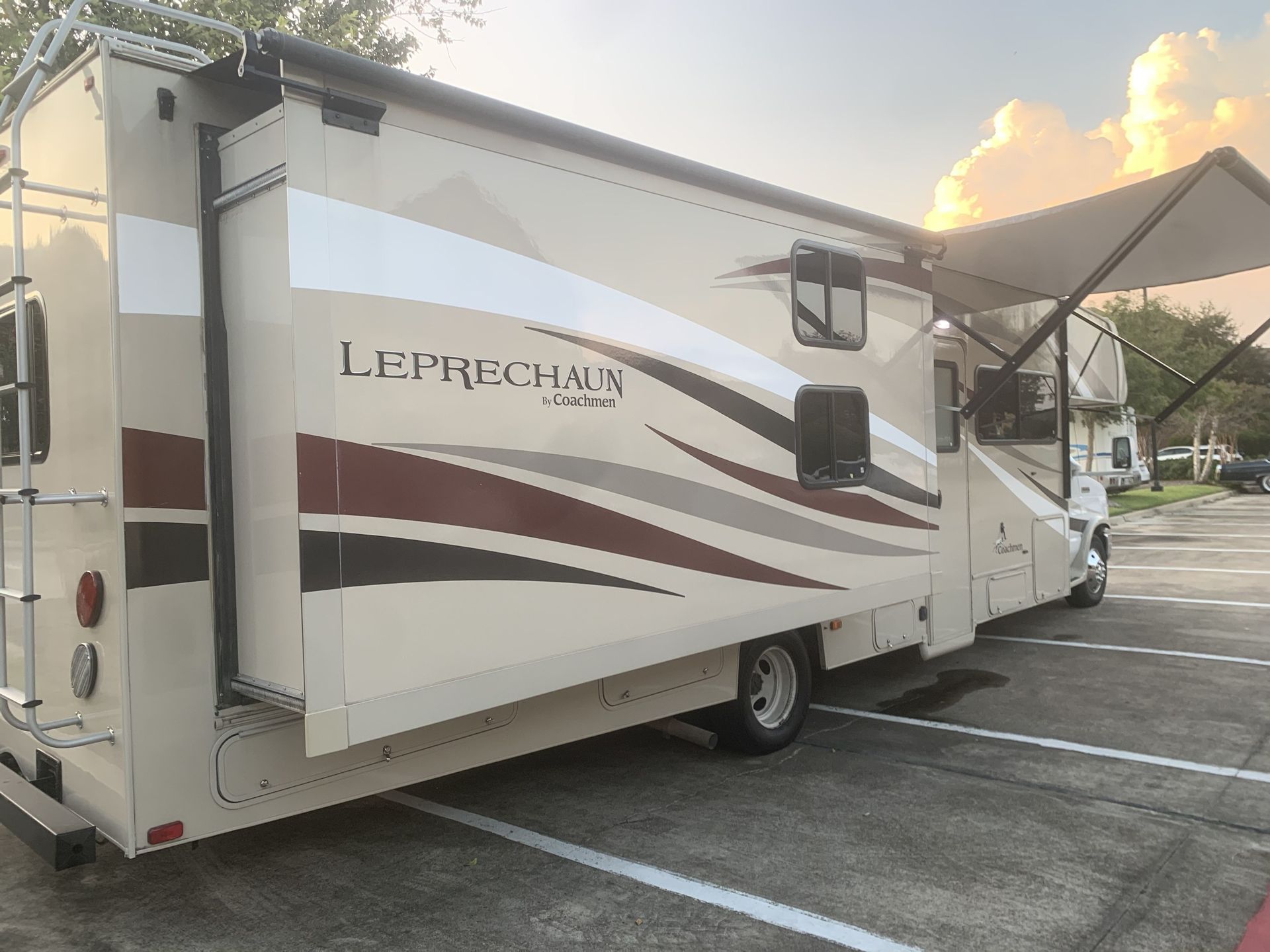 2017 Coachmen Leprechaun Class C Motorhome for rent in Pearland, TX - RVnGO