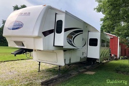 Fifth Wheel main photo thumbnail