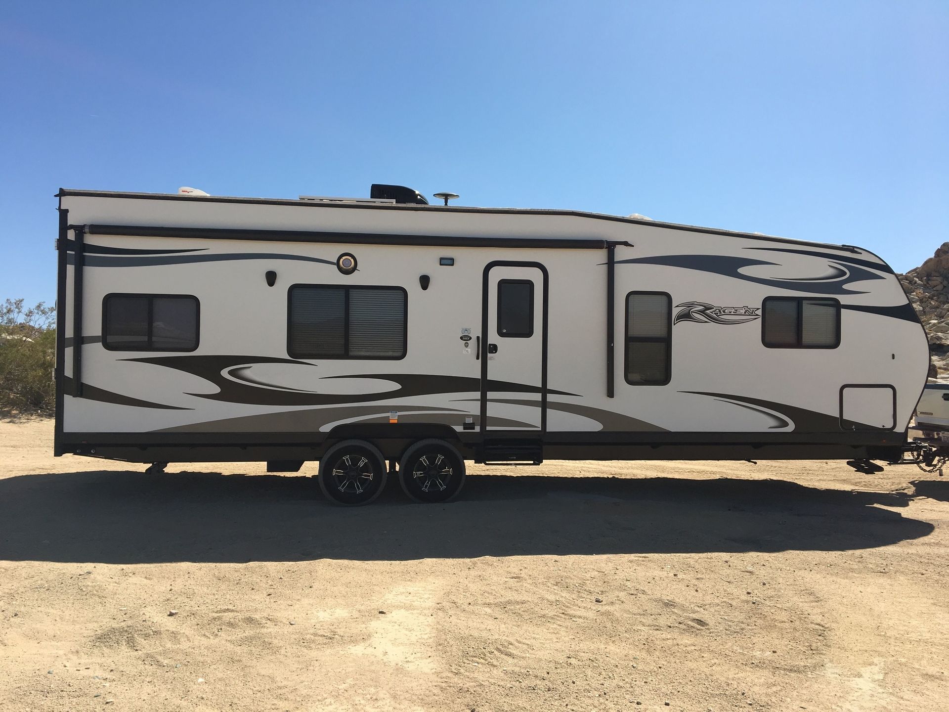 2019 Rage'N 28ex Toy Hauler for rent in Lakewood, CA - RVnGO