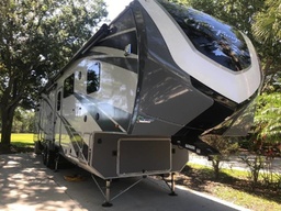 Fifth Wheel main photo thumbnail