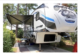 Fifth Wheel main photo thumbnail