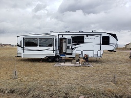 Fifth Wheel main photo thumbnail