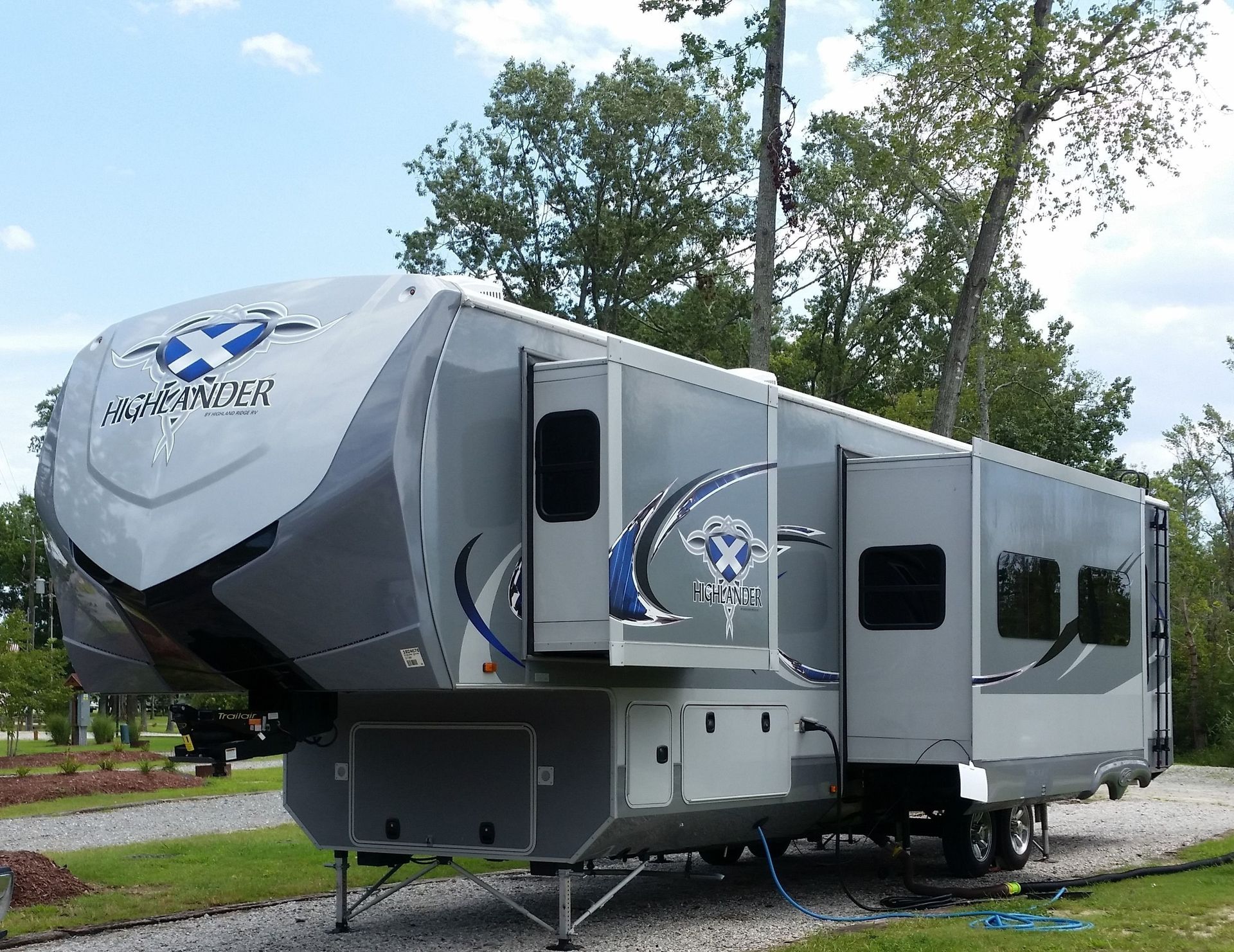 2016 Highland Ridge 38RGR Toy Hauler for rent in Beavercreek, OH - RVnGO