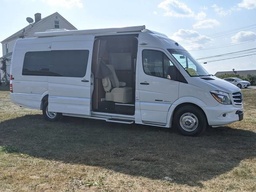 Class B Motorhome main photo thumbnail