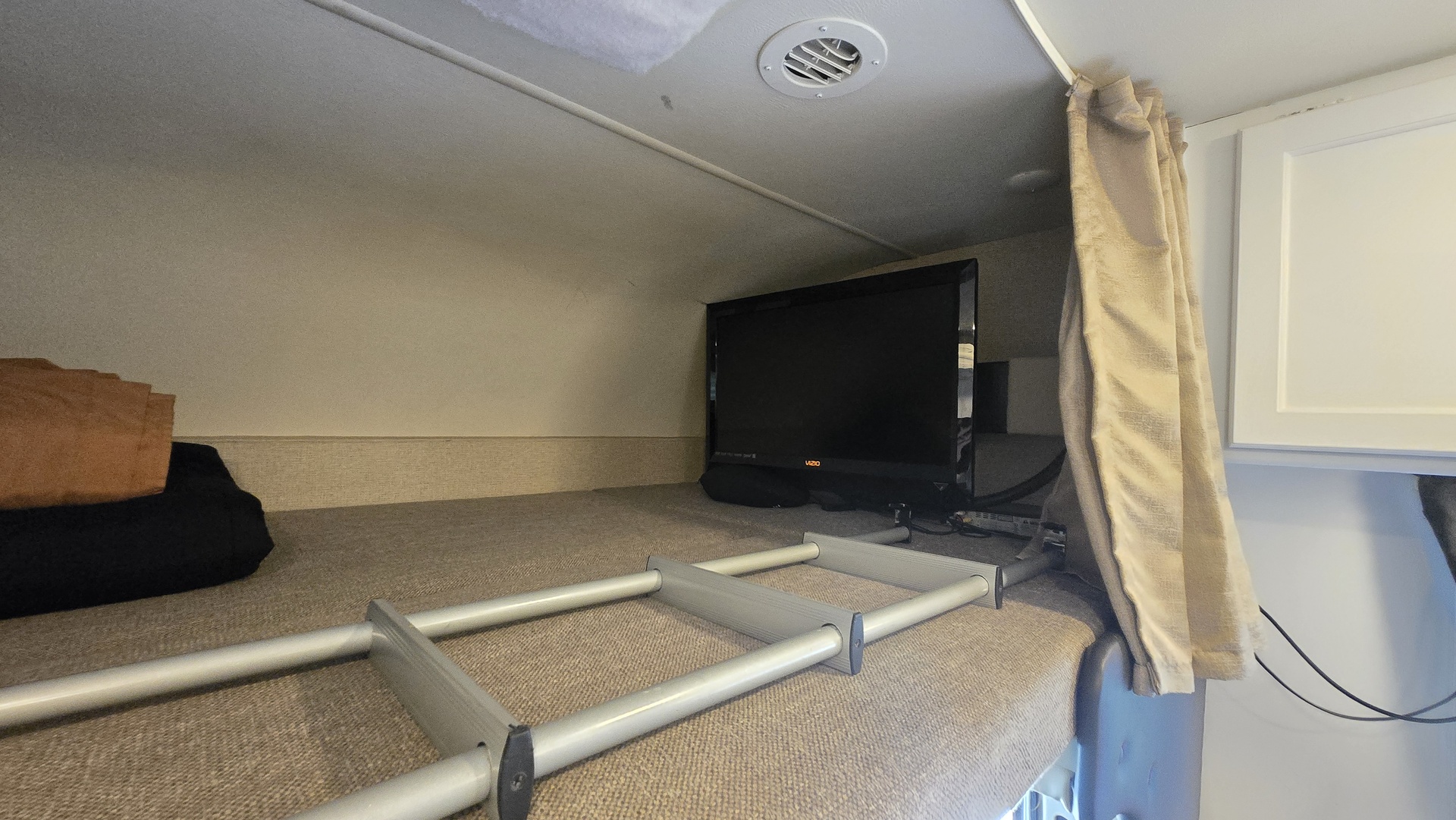 17825879065973710537013419773126.jpg - 2017 Thor Motor Coach Class C Motorhome rental photo 28