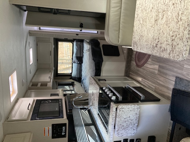Thor inside.jpg - 2022 Thor Motor Coach Class C Motorhome rental photo 6