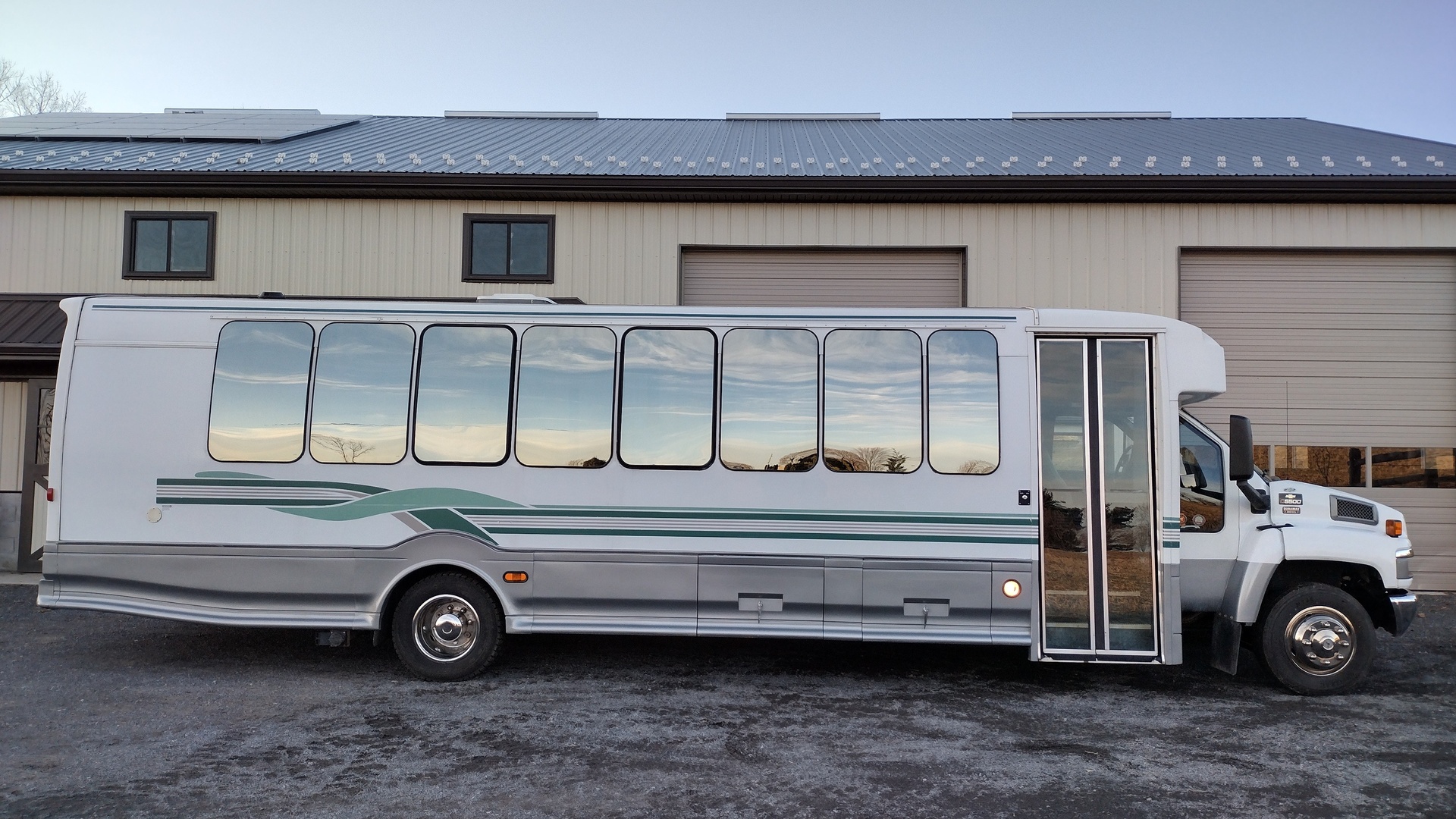 PartyBus-9.jpg - 2006 Chevrolet Class C Motorhome rental photo 2