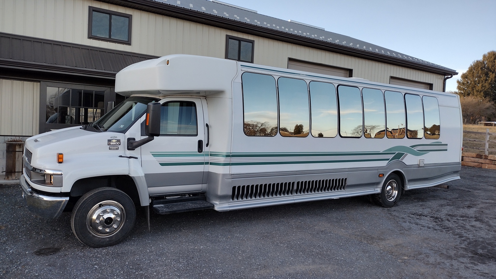 PartyBus-12.jpg - 2006 Chevrolet Class C Motorhome rental photo 5