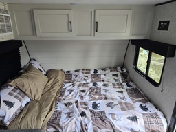 main bed.jpg thumbnail 3